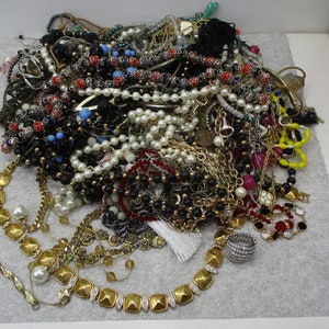 Vintage To Modern Jewelry Lot Necklace Bracelet Signed Unsigned 5# 7 oz #475