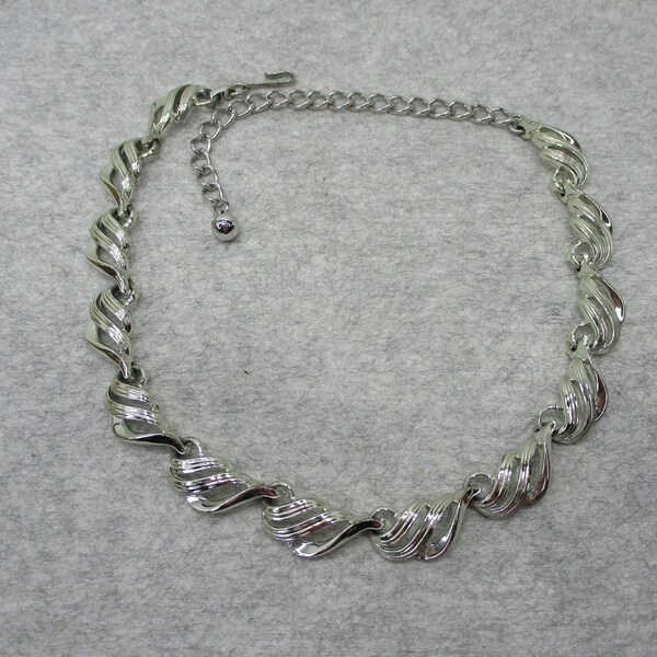 Vintage Coro Silver Tone Unique Scroll Necklace 17 1/2" Long