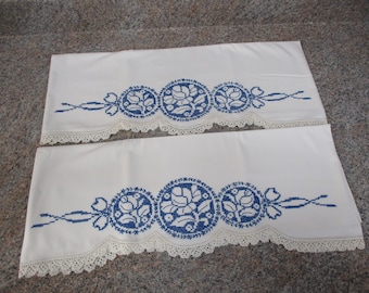 Vintage Paar Standard Kissenbezüge Kreuzstich Stickerei Blaue Blumen 21" x 31