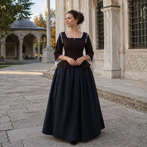 Robe écossaise en tartan des Highlands avec corsage marron, costume jacobite Ren Faire du XVIIIe siècle