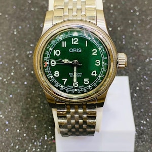 Oris Automatic 25 Jewels Swiss Made Men's Watch Green Dial Pointer Date
