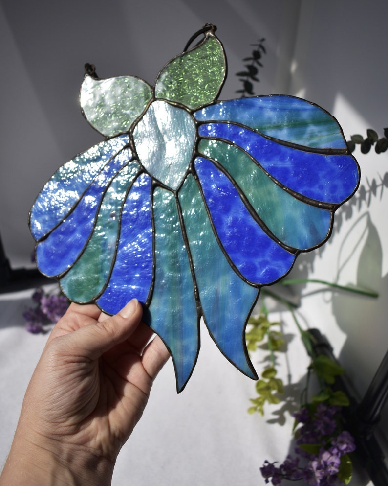 Large Stained Glass Retro Mod Moth Suncatcher in Blue, Green, Periwinkle, and Pink zdjęcie 9