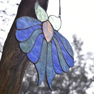 Large Stained Glass Retro Mod Moth Suncatcher in Blue, Green, Periwinkle, and Pink zdjęcie 3