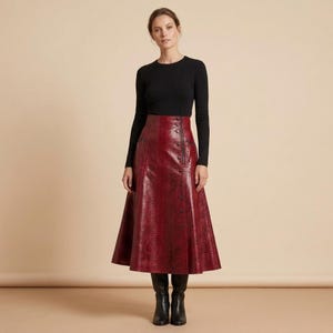Jupe midi en cuir imprimé serpent, bordeaux taille haute, coupe trapèze évasée, poches zippées, tenue de fête, cadeau d'automne pour elle