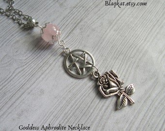 Collier Aphrodite pour amour avec quartz rose et pentacle. Cadeau parfait pour un être cher