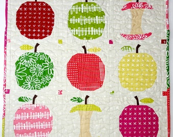 Apple a Day quilt pattern - paper piecing block - mini quilt