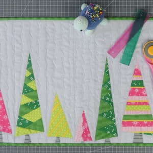A Very Pink Christmas quilt pattern - paper piecing block - mini quilt