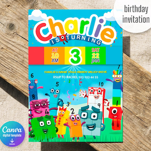 Könnte beinhalten: Eine hellblaue Geburtstagseinladungsvorlage mit dem Text Charlie is turning 3, bunten Blockfiguren, Konfetti und Veranstaltungsdetails wie der Uhrzeit 10 AM, dem Datum Saturday 22 Jan und dem Ort Charlie's House 3345 Hidden Valley Drive.