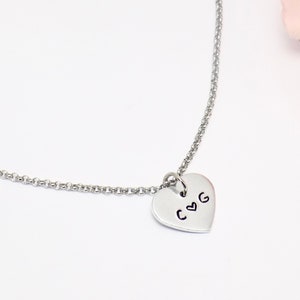 Collar de pareja, Collar inicial personalizado para mujer, Collar de corazón minimalista, Regalo para ella, Collar Carta, Collar Monograma