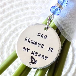 Speicher Blumenstrauß Charme, personalisierte Hochzeitsstrauß Charme, Brautstrauß Charme, etwas Blaues, In liebevoller Erinnerung Geschenk, Hochzeit Memory Charm