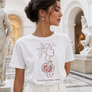 Camiseta Perséfone Romã, Camiseta com Arte Linear da Mitologia Grega, Cada Semente Tem uma Alma, Camiseta Minimalista com Estampa de Deusa