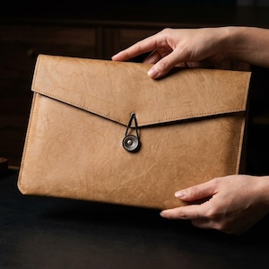 Läderfodral för MacBook, kuvertfodral för laptop, skyddande datorfodral, minimalistiskt bärbart fodral med knappstängning
