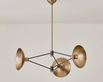 Handgefertigter runder Kronleuchter aus Messing im Mid-Century-Modern-Stil mit Sternenmotiv | Dreiflammige italienische Sputnik-Pendelleuchte