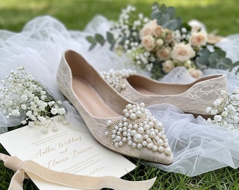 Scarpe da sposa vintage con lacci e perle, tacco basso, décolleté color champagne con punta affusolata e tacco a blocco, scarpe da sposa comode