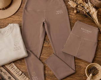 Kopie van yogalegging met Wild Grace-logo met hoge taille | Crème all-over print