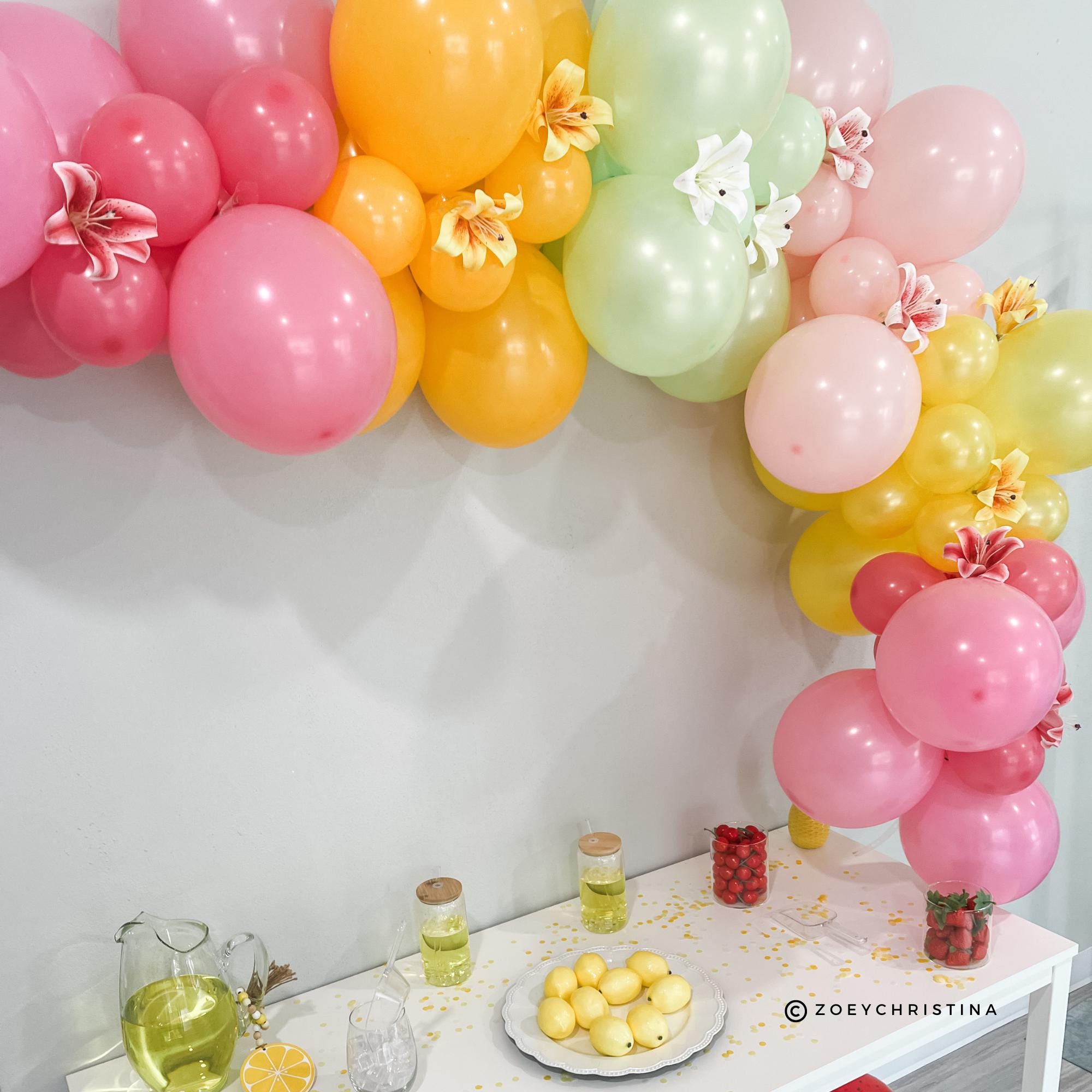 鮮やかなトロピカルバルーンアーチ - ルアウ、ビーチ、夏、フルーツを