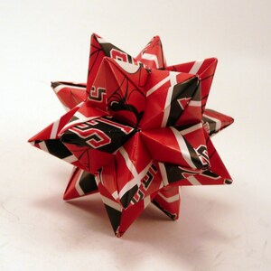 Small Origami Star Made From Licensed Chicago Bulls Paper, Chicago Basketball Star, Bulls Ornament, Chicago Bulls Decoration image 1