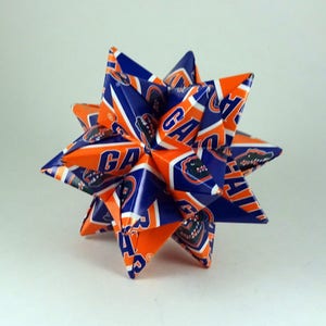 Stella origami media realizzata con carta autorizzata dell'Università della Florida, stella dei Gators della Florida, decorazione Gators