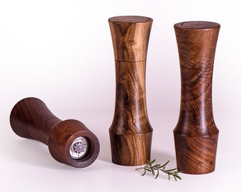 Molinillo de sal o pimienta Portland Peppermill Company de madera oscura de 10" de alto, molinillo de cerámica, garantía de por vida, CrushGrind Walnut