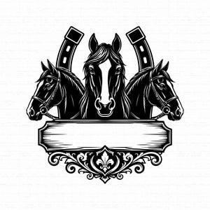 Peut inclure: Une illustration graphique en noir et blanc représentant trois têtes de chevaux alignées, placées devant deux fers à cheval. Sous les chevaux se trouve une bannière rectangulaire avec une base en filigrane décorative ornée d'un emblème fleur de lys.