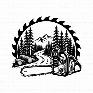 Könnte beinhalten: Eine schwarz-weiße grafische Illustration mit einer Kettensäge im Vordergrund, die vor einem kreisförmigen Sägeblattrahmen positioniert ist. Das Design zeigt einen gewundenen Pfad, der zu einem Gebirge, Tannenbäumen und Baumstämmen führt.