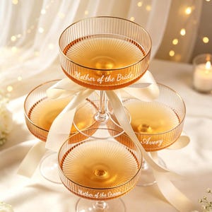 Anpassade graverade martiniglas, personligt champagneglas för bröllop, present till brudparet, present till brudens mor
