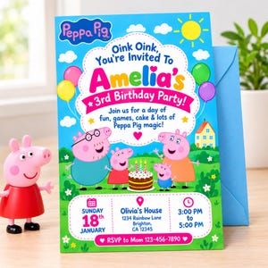 Puede incluir: Una tarjeta de invitación rectangular para fiesta de cumpleaños con temática de Peppa Pig, con un cielo azul, un sol amarillo, globos de colores y la familia Peppa Pig alrededor de un pastel. El texto incluye el cumpleaños de Amelia, fecha y lugar.