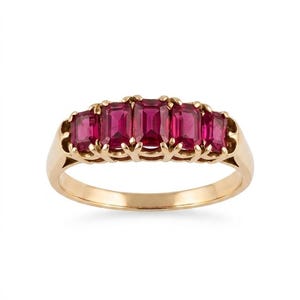 Anillo vintage con cinco rubíes, alianza de aniversario antigua, apilable con piedra natal de julio.