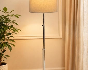 Lámpara de pie trípode vintage de latón macizo / Foco náutico marino / Reflector antiguo / Decoración costera para sala de estar u oficina
