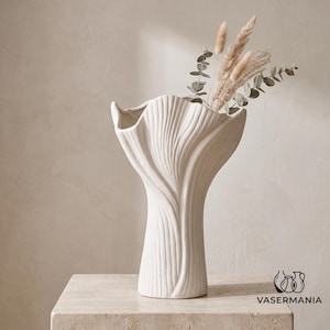White Ribbed Shell Ceramic Vase, Sculptural Flower Vase for Modern Nordic Minimalist Home Decor, Coastal Table Centerpiece