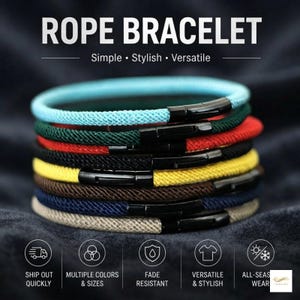 Puede incluir: Una pila de pulseras de cuerda en azul claro, verde oscuro, rojo, negro, amarillo, marrón, azul marino y beige. Cada pulsera presenta un cordón trenzado texturizado y un cierre de metal negro. El texto ROPE BRACELET es visible arriba.