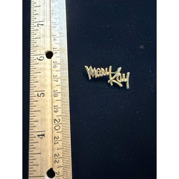 Mary Kay gold brooch