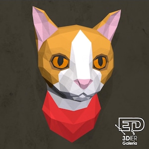 Puede incluir: Una escultura geométrica de cabeza de gato en low-poly con tonos naranja, blanco y rosa, ojos naranja brillante y un área de cuello roja. El diseño incluye una mancha blanca en la frente y la nariz. El logo 3DIER Galería es visible en la esquina.