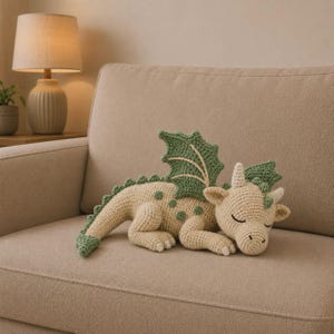 Dormir bébé dragon au crochet motif PDF, tutoriel peluche Dragon Amigurumi, jouet fantaisie pour chambre d'enfant, cadeau DIY, téléchargement immédiat