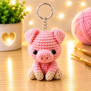 Schema PDF per portachiavi a forma di maialino all'uncinetto / Tutorial per ciondolo amigurumi a forma di maialino per borsa / Schema per portachiavi carino all'uncinetto / Portachiavi di peluche a forma di maialino fatto a mano