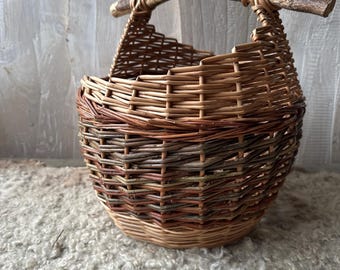 Ronde kleine aanmaakhout/houtmand met handvat