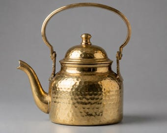 Bollitore da tè in ottone massiccio fatto a mano da 500 ml / Teiera in ottone martellato / Teiera indiana vintage / Piccolo bollitore da tè / Decorazione per la cucina, servizio da tavola, idea regalo
