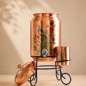 Distributore d'acqua in rame puro fatto a mano da 5 litri con supporto, rubinetto e bicchiere, caraffa d'acqua in rame con stampa pavone, articoli per bevande ayurvedici, regalo per la cucina
