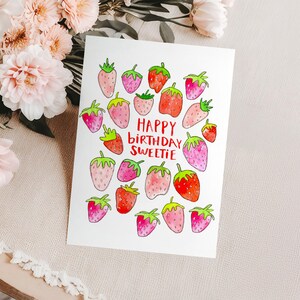 Erdbeere Geburtstagskarte | Süße Geburtstagskarte | Aquarell Karte | Handgeschriebener Geburtstag | Rosa-rote Karte | Karte zum Geburtstag für Sie
