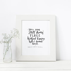 Morgan Harper Nichols Kunst | Frieden Zitat Druck | Angst Unterstützung Geschenk | Minimalistische Wandkunst | Psychische Gesundheit Selbstliebe Zitat | Handgeschrieben