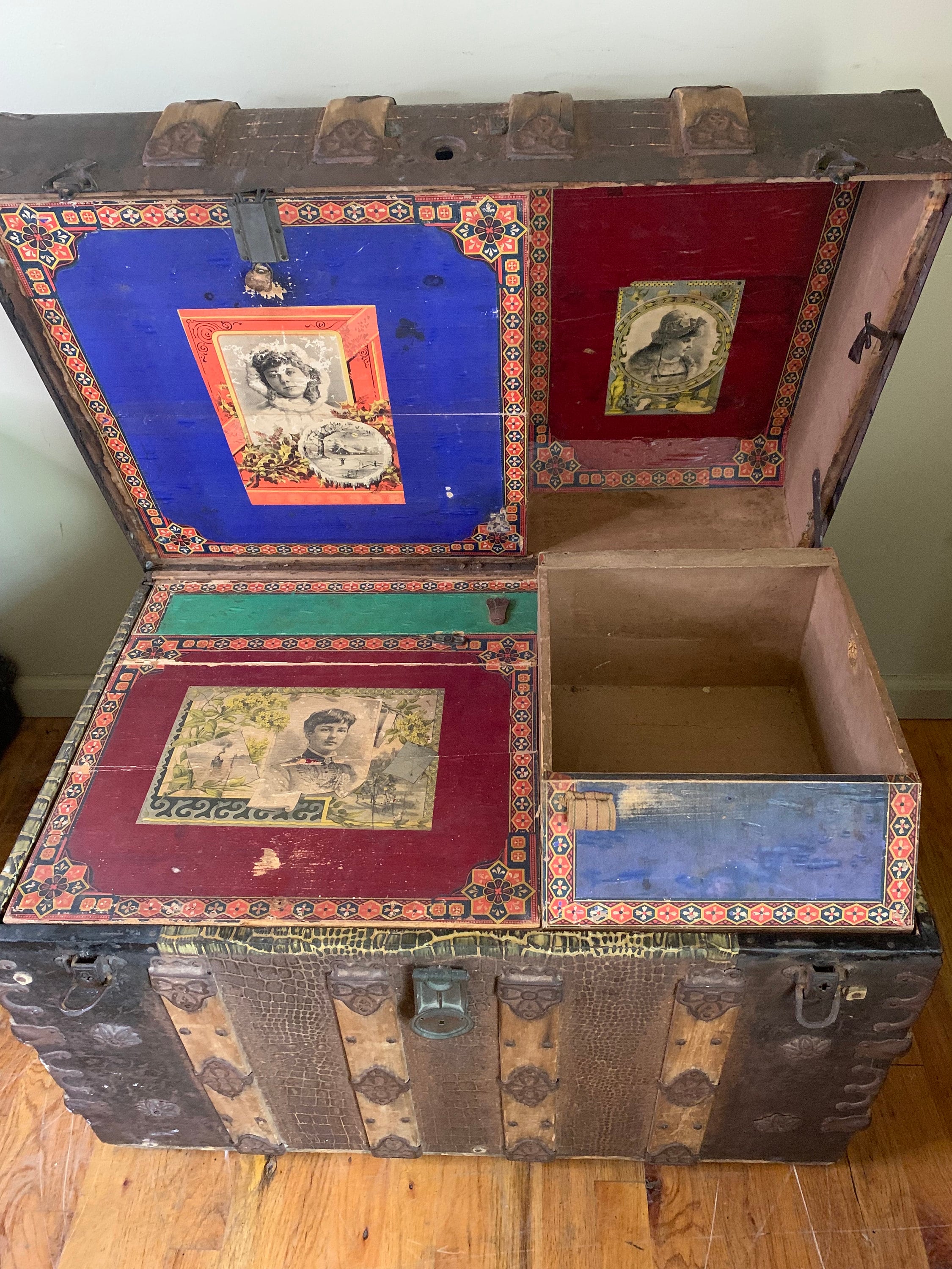 Antique Steamer Trunk, Crocodile Tin, Coffee Table Trunk - Etsy