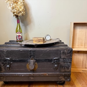 Trunk Coffee Table, Antique Travel Trunk, Vintage Chest, Antique Trunks, Small Coffee Table with Storage, Vintage Table, Antique Chest Table