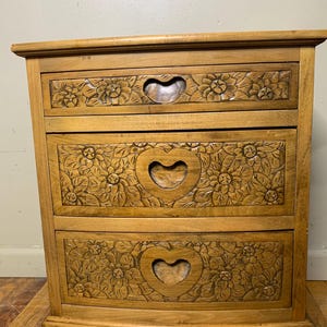 3 Drawer Chest, Wood Chest, 3 Drawer Dresser, Small Carved Wood Light Wood Dresser Chest, Nightstand Wood