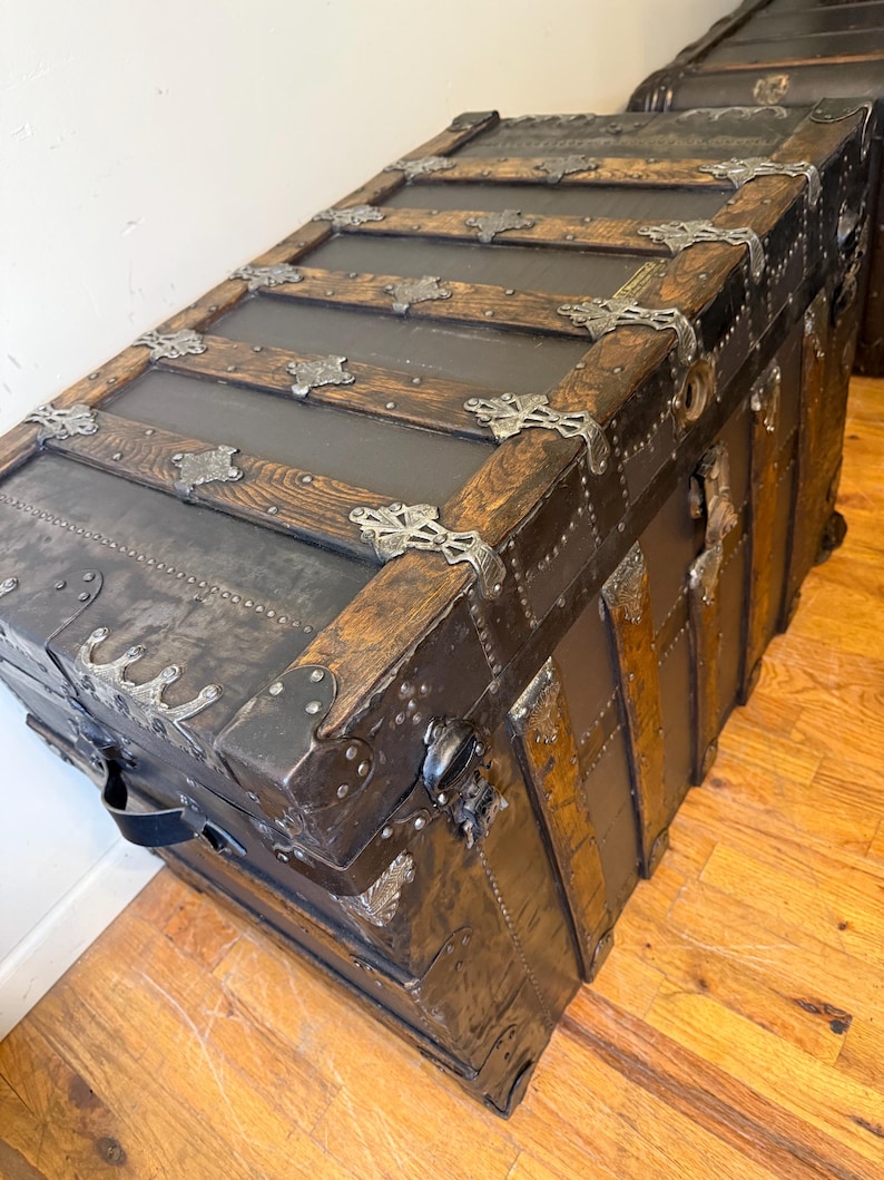 vintage trunk coffee table style