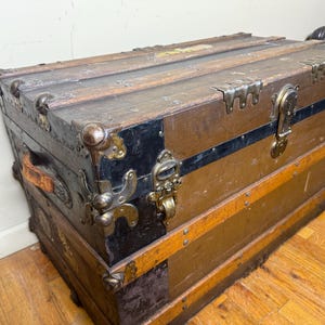 Antique Steamer Trunk Vintage Trunk Antique Travel Chest Trunk Storage Chest Coffee Table Trunk Housewarming Gift Anniversary Gift