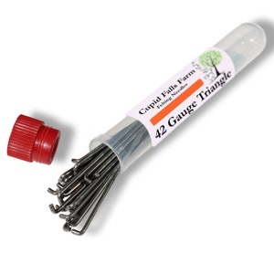 42 Gauge Triangle felting needles great for detail and smooth finish. Choose  from 1, 5, 10, 25 or 50 needle packs.