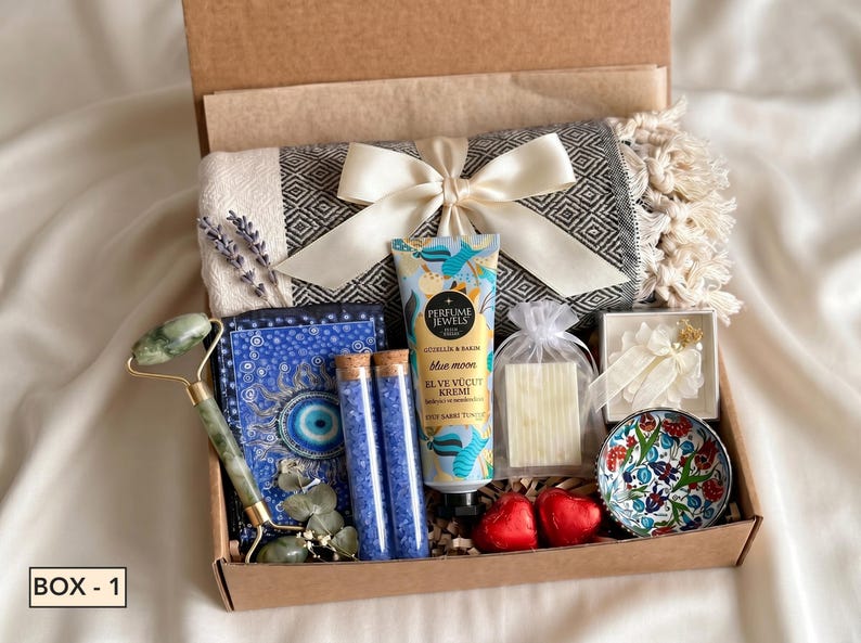 Caja de abrazos, regalo de ánimo, set de regalo para mamá, caja de regalo Hygee, caja para decir "pensando en ti", paquete de cuidado acogedor, cesta de autocuidado, caja de regalo con manta Box -1
