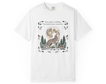 Camiseta con estampado de lobo aullando y luna para aliviar el dolor crónico / Ilustración vintage de naturaleza, bosque y naturaleza.
