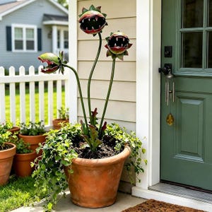 Whimsical Metal Venus Flytrap Garden Stake, Fantasy Monster Plant Yard Art, Unique Outdoor Garden Decor, Fun Gift for Plant Lovers