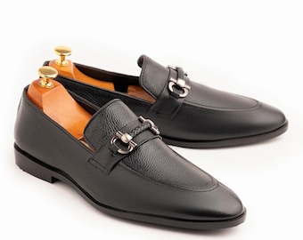 Mocasines de hombre de cuero negro con hebilla de herradura, zapatos de vestir sin cordones hechos a mano.